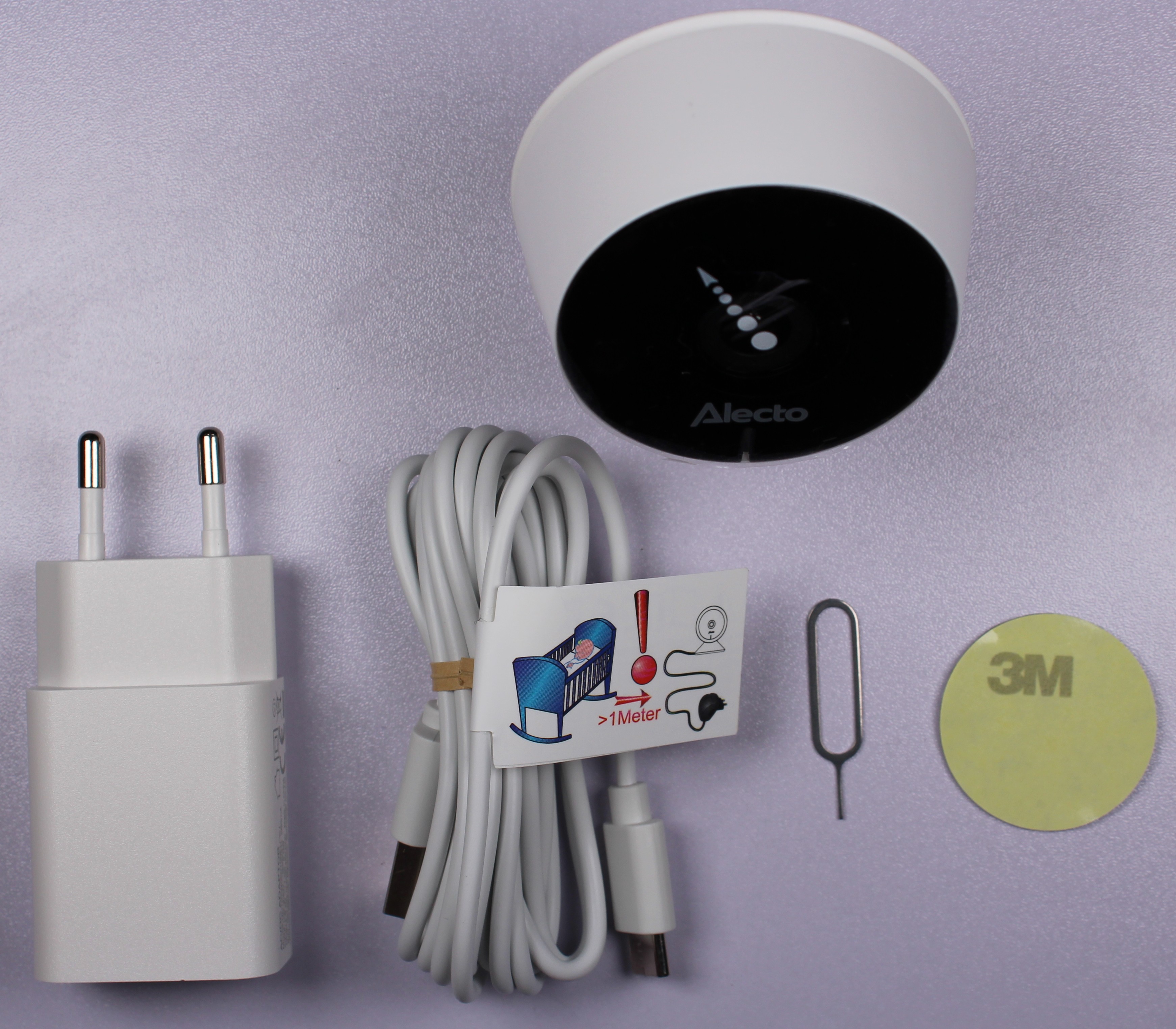 Lieferumfang - Kamera, Netzteil, USB-C Kabel, Klebepad, Reset-Nadel